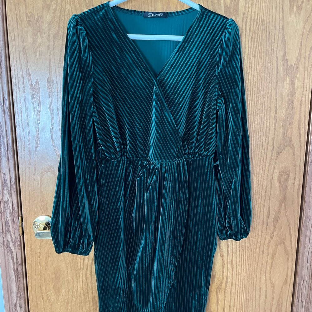 Simplee Forest Green Velvet Long Sleeve Dress